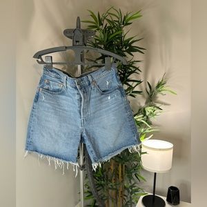 Levi Distressed Denim Short 501 (29)